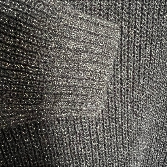 Forever 21 Gray Metallic Shimmery Short Sweater w Long Sleeves Size Medium - Picture 5 of 7